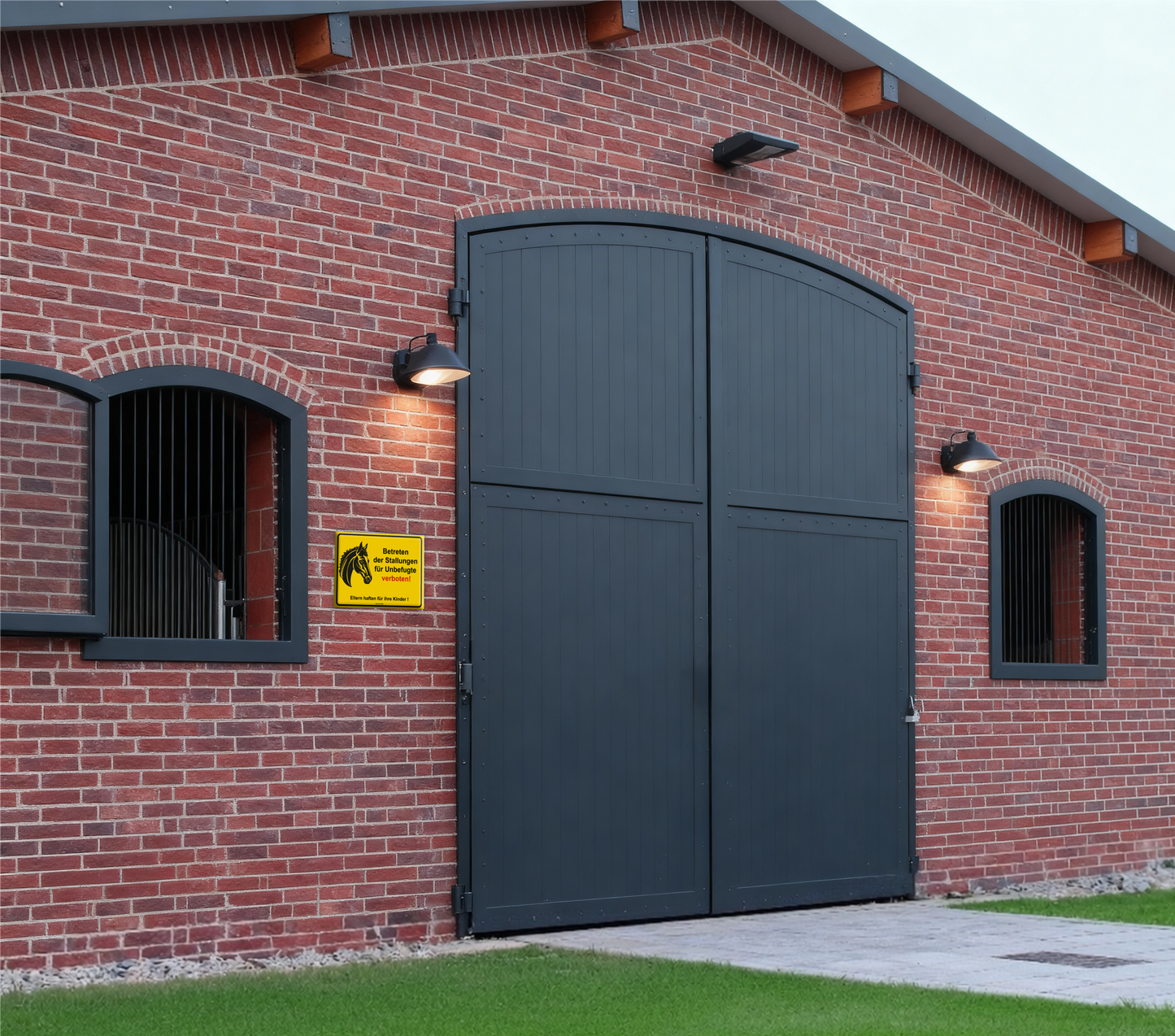 Stallschild: Betreten der Stallungen für Unbefugte verboten! Pferdekopf